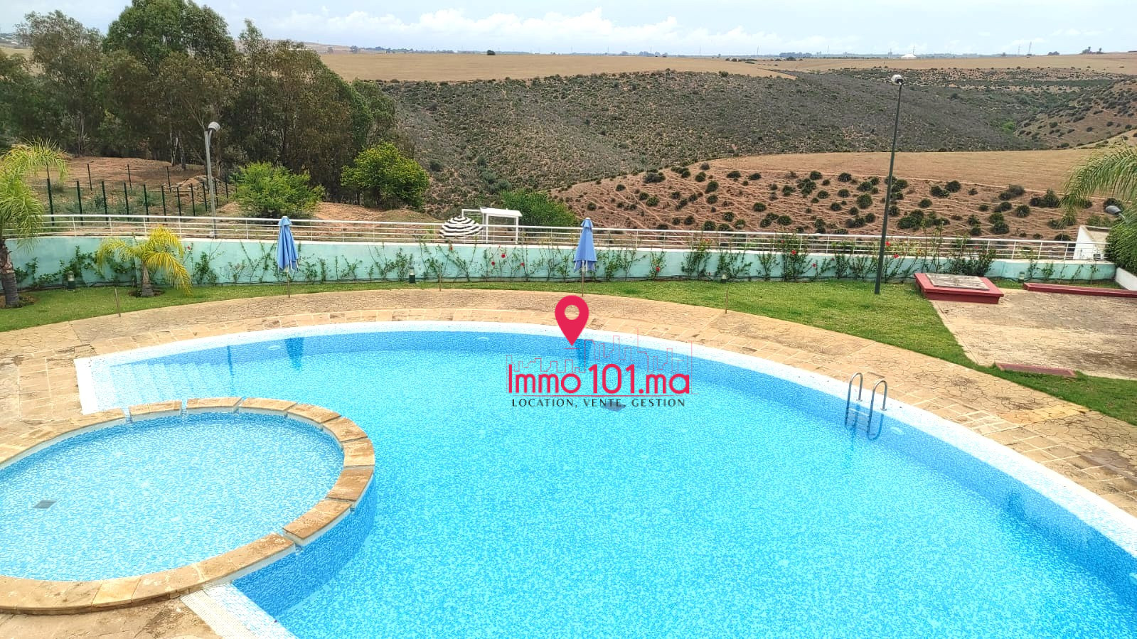Villa avec vue sur vallée à vendre à El Menzeh AYV2234